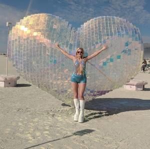 Meet your Posher, Iris